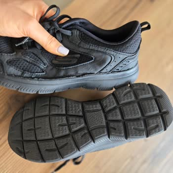 Skechers Ayakkabısının Yüksek Fiyatına Rağmen Kısa Sürede Çatlaması