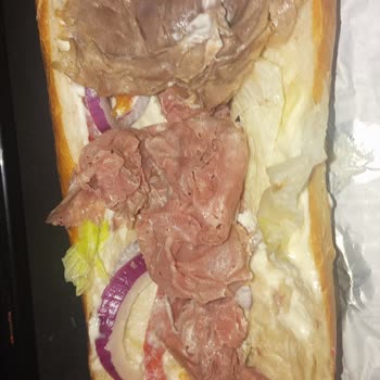 Arby's Şubesinde Çiğ Etli Baget Menüsü