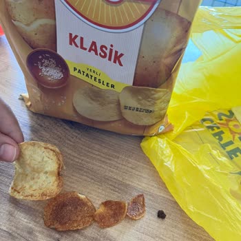 Şok Marketten Alınan Lays Klasik Cips Paketi Yanık Ve Patates Sapı İçeriyor