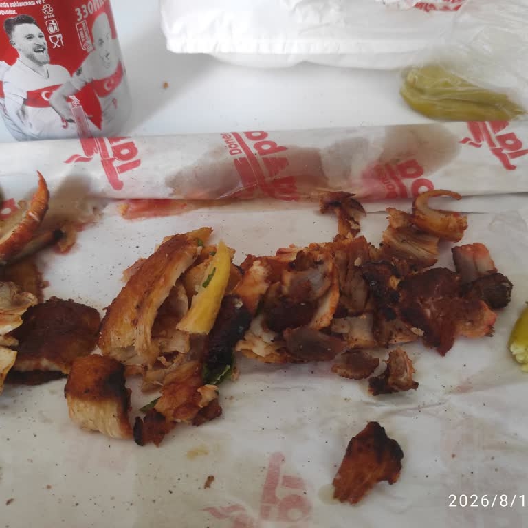 Yanmış Ve Soğuk Döner, Kırık Biber Poşeti