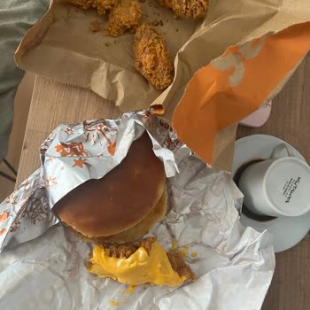 Popeyes’te Yanmış Ve Bayat Tavuklar İçin İade Ve Telafi Talebi