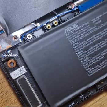 KVK Teknik Servis Laptopun Batarya Vidasını Kırdı