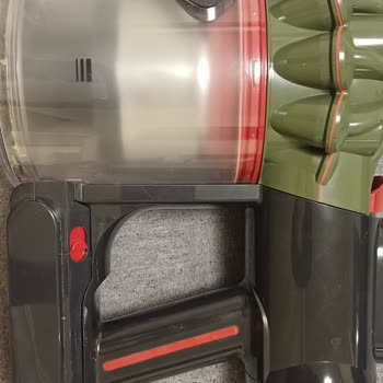 Dyson V8 Cyclone Toz Haznesi Kısa Sürede Deforme Olması Garanti Kapsamında Değişim Talebi