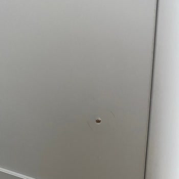 TV Ünitesi Teşhir Ürünü Çizik Ve Delik Sorunları İçin Uzun Süreli Çözüm Talebi