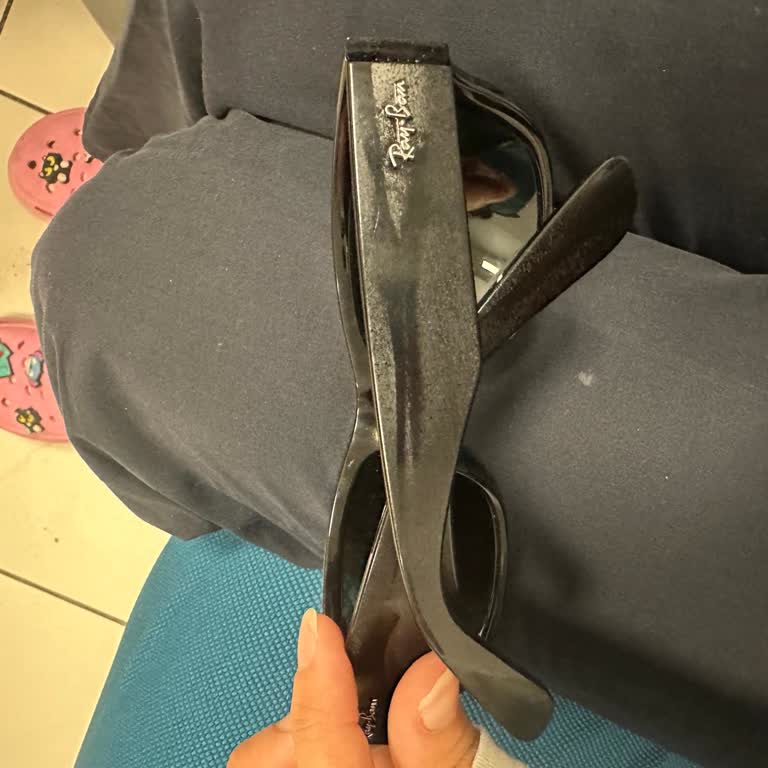 Rayban Güneş Gözlüğünde Çerçeve Lekesi Ve Garanti Reddi