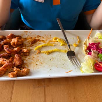 Green Salads’ta Barbekü Soslu Tavuk Tabağının Kalitesiz Hazırlanışı Ve Çözüm Sunulmaması