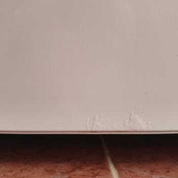 Garanti Kapsamındaki Buzdolabı Kapak Paslanması Ve Boya Dökülmesi Ücretli Onarıma Red
