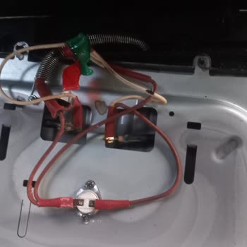 Sinbo SSM-2550 Sandviç Makinesinde Termostat Arızası Yangın Tehlikesi Oluşturdu