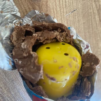 Ozmo Sürpriz Yumurta Çikolatasının Bozulmuş Kokusu Çocuğumun Sağlığını Tehdit Ediyor