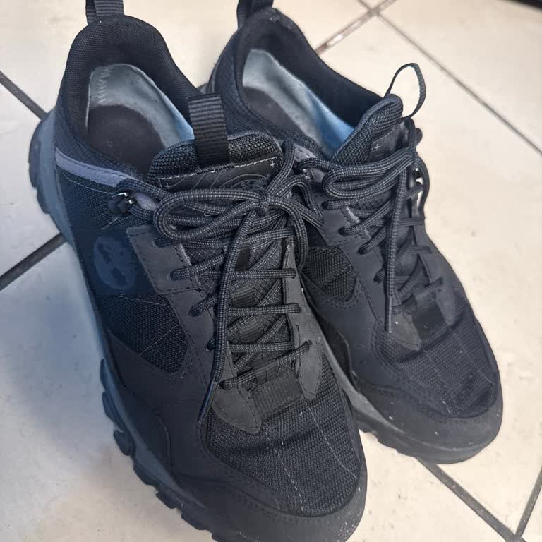 Timberland Gore-Tex Hiking Shoes Leak Water Despite Waterproof Guarantee