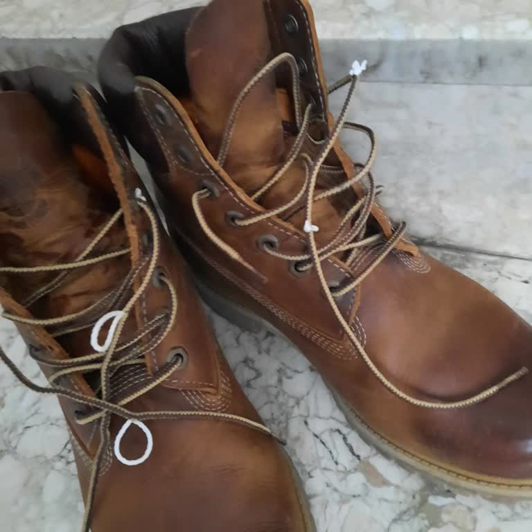 Timberland 6-Inch Premium Boots Laces Fray and Shred Within Four Months of Use