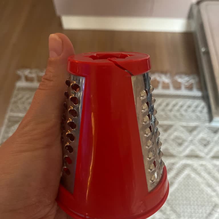 Kiwi Rende Makinesi Üçüncü Kullanımda Kırıldı Ve Garanti Talebi