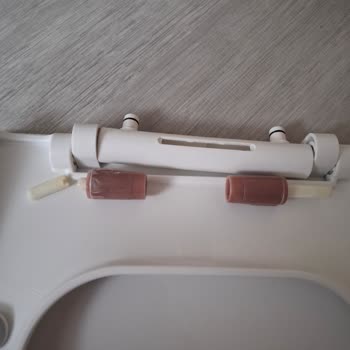 Creavit Lara Klozet Kapağında Damperli Menteşe Arızası Ve Yedek Parça Eksikliği