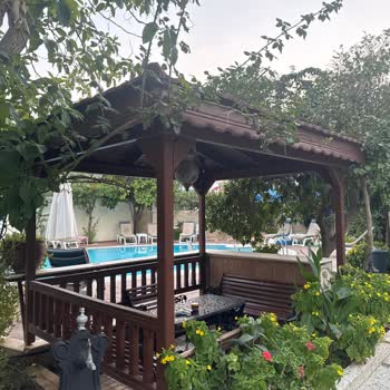 Otel Havuzunda Çocuğa Saygısız Bağırış Ve Yönetimin Ciddiyetsiz Yaklaşımı