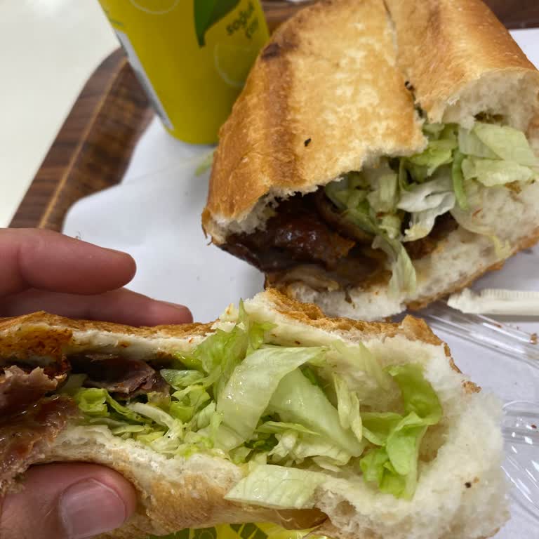 Soğuk Ekmek Ve Kalitesiz Yemek İçin 300 TL Harcama