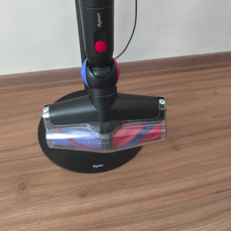 Dyson Dik Süpürge Başlık Çatlağı Üretim Hatası Olarak Garanti Kapsamına Alınmalı