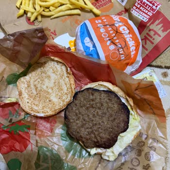 Beylikdüzü Burger King'de Yanık Köfte Ve Az Patates Sorunu Tekrarlıyor