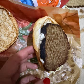 Beylikdüzü Burger King'de Yanık Köfte Ve Az Patates Sorunu Tekrarlıyor