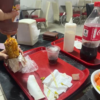 Hijyen Ve Servis Sorunları: Kırık Tepsiler Ve Turşu Kasesinde Kıl