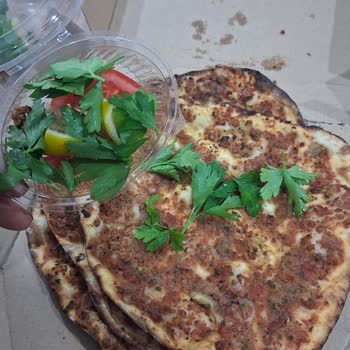 Usta Pideci'den Gelen Lahmacunlarda Yetersiz Garnitür Ve Ciddiyetsiz Müşteri Yaklaşımı
