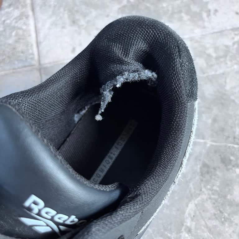 Reebok Ayakkabımda İç Astar Yırtılması Ve Ön Patlama, Mağazadan Ret Ve Değişim Veya İade Talebi