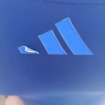 Adidas Mayo Kalitesinde Yırtılma Ve Logo Soyulması: Değişim Ve İade Talebi