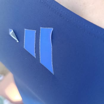 Adidas Mayo Kalitesinde Yırtılma Ve Logo Soyulması: Değişim Ve İade Talebi
