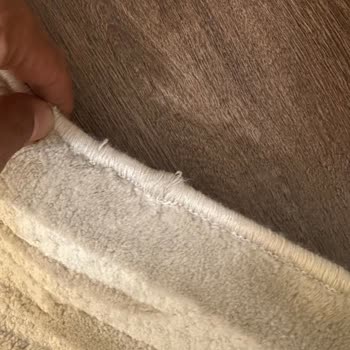 Kullanılamaz Halı Setinde Kenar Overlokları Çözülerek Güven Sarsıldı