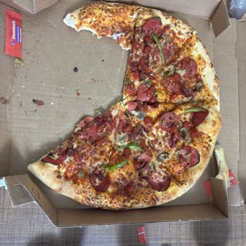 Domino’s Şubesinden Eksik Malzemeli Pizza Şikayeti