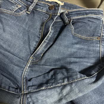 Levi's Mile High Super Skinny Fabric Fails Within Months as Store Denies Exchange