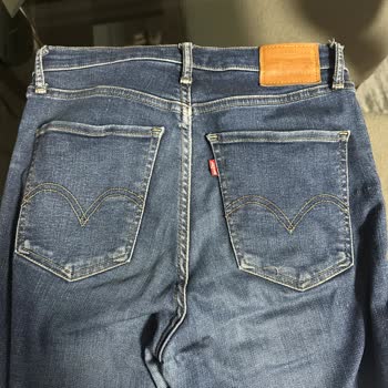 Levi's Mile High Super Skinny Fabric Fails Within Months as Store Denies Exchange