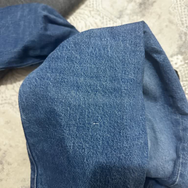 Trendyol Levi's Seller Delivers Defective Jeans With Sloppy Tailoring Marks
