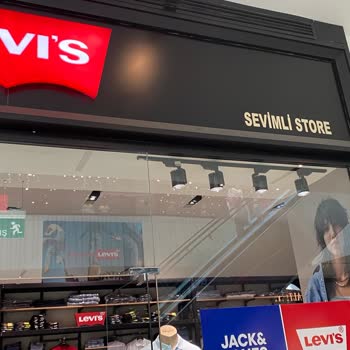 Levi's Store Refuses Exchange on $135 Jeans Claims Fabric Bleeding Is Normal Feature