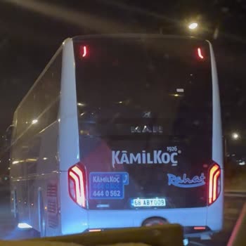 İzmir Otobanında Kamil Koç Otobüsünün Tehlikeli Sürüşü