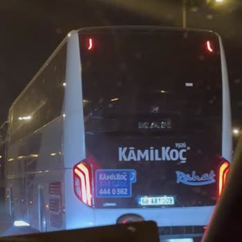 İzmir Otobanında Kamil Koç Otobüsünün Tehlikeli Sürüşü