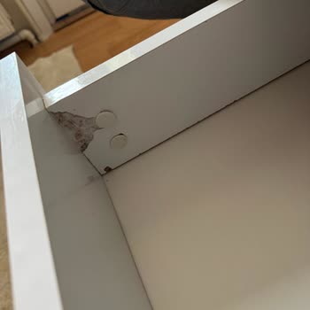 Teslim Edilen Gardırop Ve Şifonyerdeki Hasar Ve Müşteri Hizmetlerinden Yanıt Yok