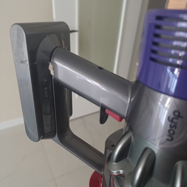 Dyson V10 Batarya Oksitlenmesi Ve Tekrarlanan Arızalar Nedeniyle Tam Değişim Talebi