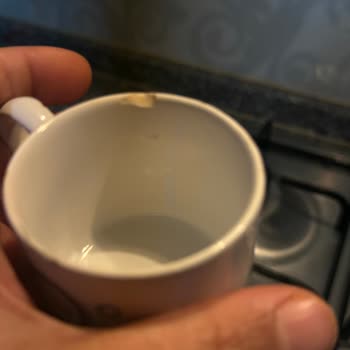 Profilo Bulaşık Makinesi Tabak Ve Bardak Kenarlarını Çatlatıyor Ve Müşteriyi Mağdur Ediyor