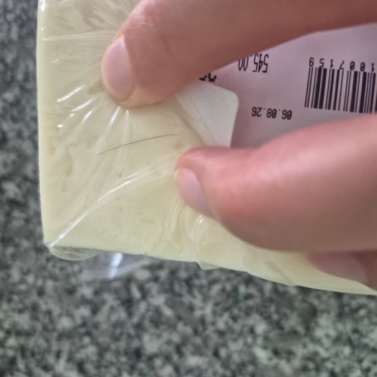 Paketli Beyaz Peynirde Saç Tespiti Sonrası Ücret İadesi İsteği