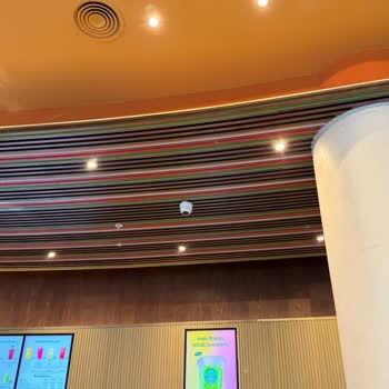 Starbucks'ta Göz Teması Olmadan Saygısız Davranış