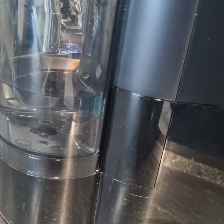 Dolap'ta Satılan Su Sızdıran Ve Çizikli Nespresso Atölye S85 Makine İçin İade Talebi