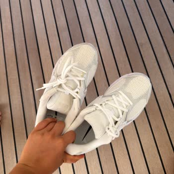 Kirli Ve Kullanılmış Görünen Nike V5 Ayakkabı Teslimatı
