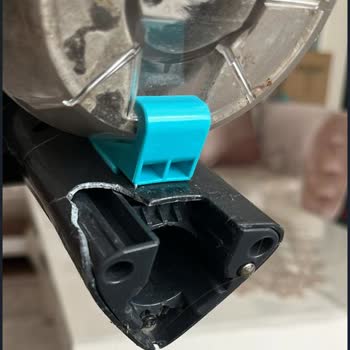 Bissell Türkiye 2602n Plastik Kasa Çatladı, Yetkili Servisten Çözüm Bekleniyor