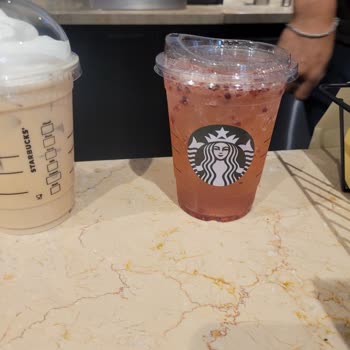 Starbucks Çalışanının Alaycı Tutumu Ve Yanlış İçeceğiyle Müşteriyi Küçük Düşürmesi