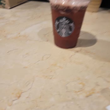 Starbucks Çalışanının Alaycı Tutumu Ve Yanlış İçeceğiyle Müşteriyi Küçük Düşürmesi