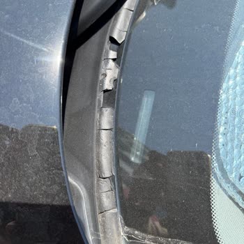 BMW Yetkili Servis, Ön Cam Fitil Değişimini Garanti Dışı Sayıp 5.000 TL Talep Ediyor