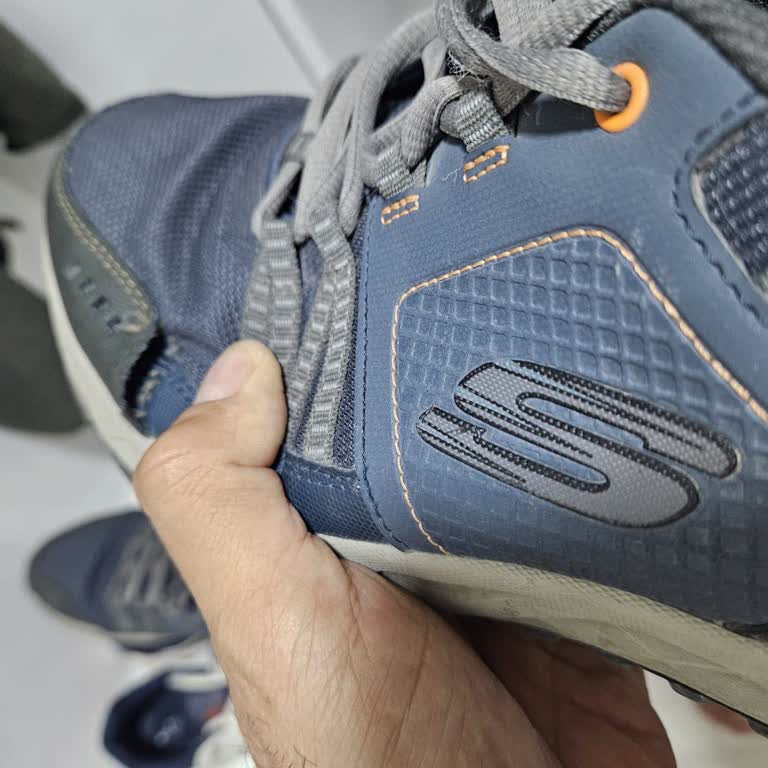 Skechers Ayakkabısındaki Dikiş Açılmaları Üretim Hatası Ve Garanti Değişim Talebi