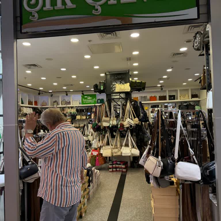 Şık Çanta (Çorlu) Mağaza Sahibinin Kaba Tavrı
