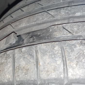 Kumho Ecsta PS71 Tire Suffers Severe Tread Separation While Driving
