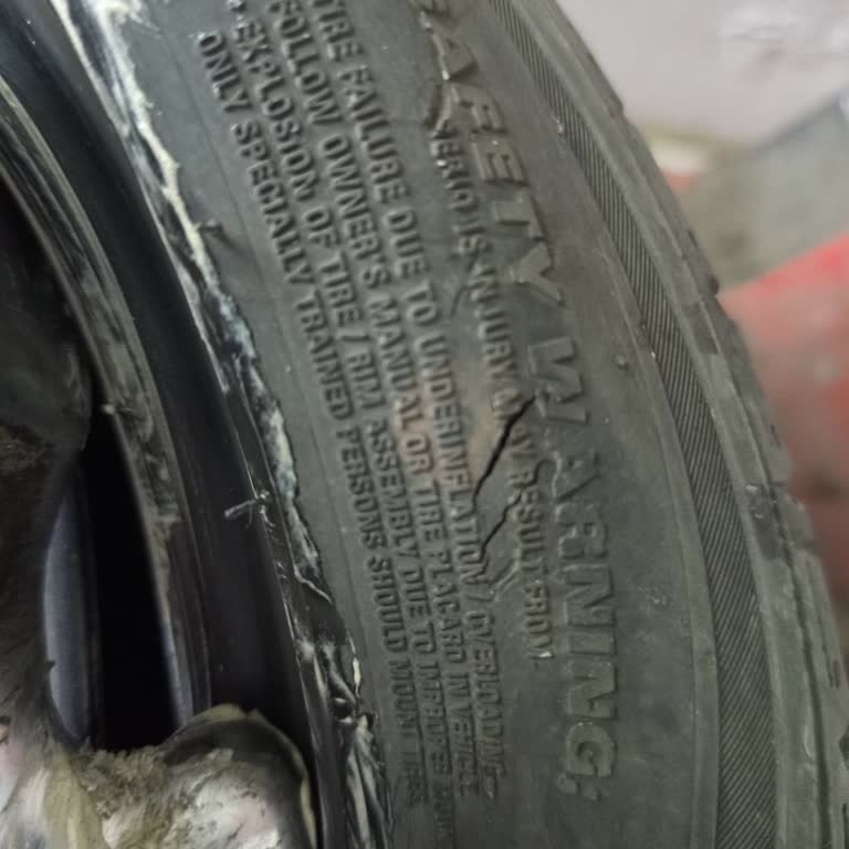 Kumho Ecsta Tires Develop Severe Sidewall Cracks After Just 20,000 Kilometers